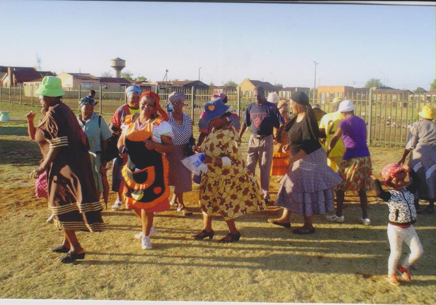 The elderly show the young people how it’s done
