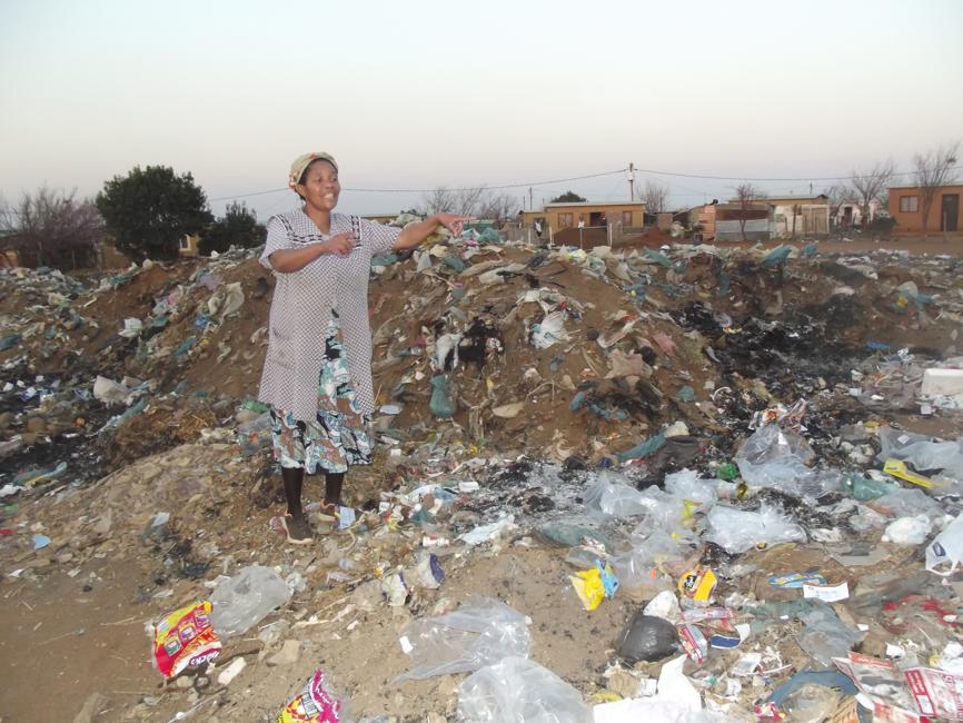 A resident complains about the dumping site in Ipelegeng Street, Ext. 5