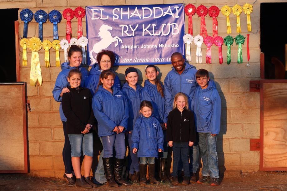 Die El Shaddai ruiters wat aan die skou deelgeneem het, is voor Karlien Viljoen en Nicole Hood. In die middel is KatieLee Oelofse, Caelee Johnstone, Melissa Hibbert, Angelica Viljoen en Johnny Nkhokho. Agter is Nicolene Swanepoel en Amanda Johnstone.