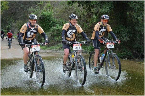The riders did not forget to gave some fun.