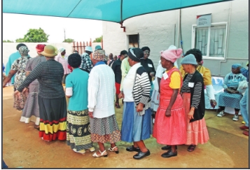 The elderly singinging and dancing before the beauty contest.
