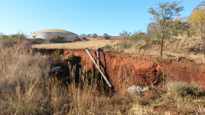 The sinkhole adjacent to the 007 shopping complex that damaged the main water supply line to Carletonville in June last year. This was one of the most disastrous sinkholes that has struck the area recently.