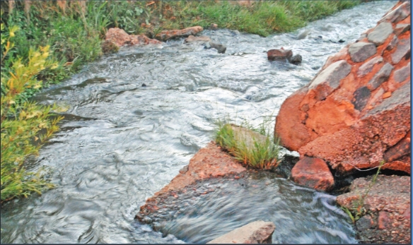 The Loopspruit is flowing again after the good rains of the past few days.