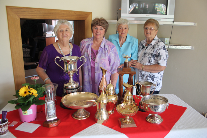 Wenners tydens die Carletonville VLUtak se prysuitdeling was mee. Marie Tervit, Petro van Nieuwenhuizen, Cielie van Niekerk (algehele wenner) en Susan Britz.