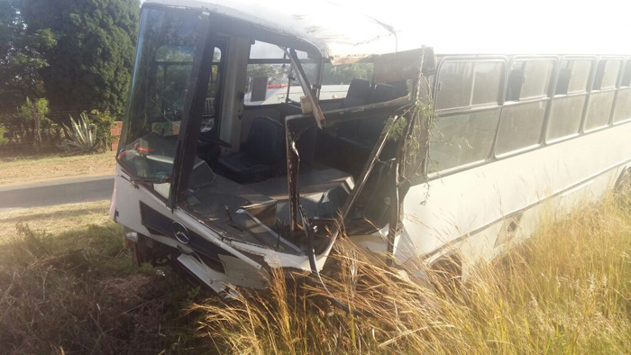 MNANDI - Bus and car collide leaving 25 children injured.