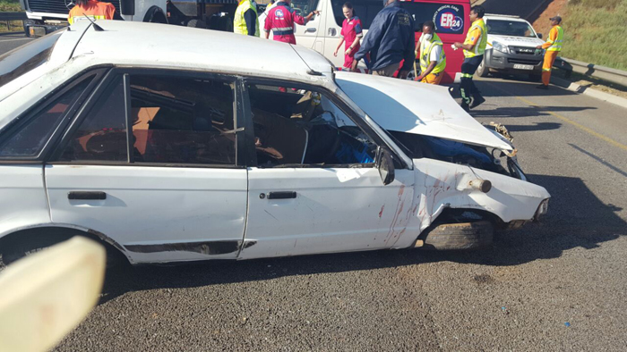 OLIFANTSFONTEIN - Vehicle rear-ends truck killing one.