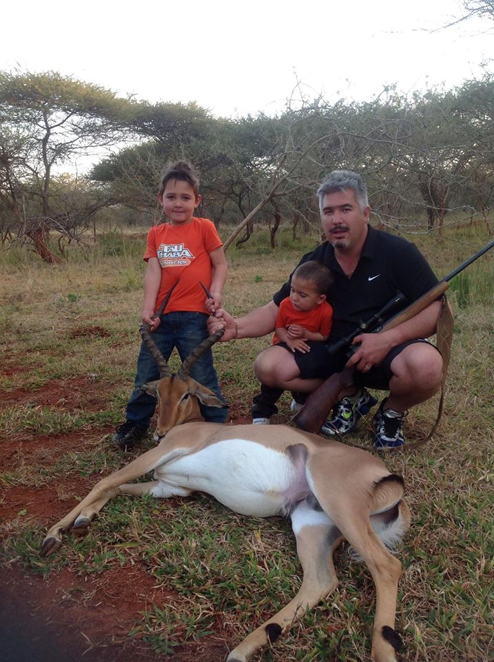 JC Pretorius (jnr) saam met sy kinders. Foto: Facebook