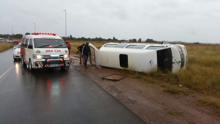 CARLETONVILLE - Taxi overturns leaving 12 injured.