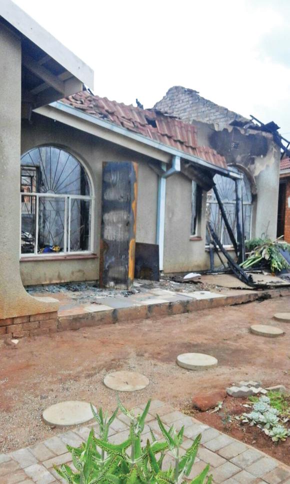 A ‘Ben 10’ apparently burned down his sugar mamas’ house in Sebokeng recently. This was after the woman wanted to end their relationship.Photo:Mduduzi Mathebula