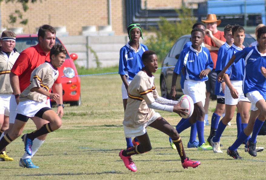 Lungelo Mbele spreading the ball down the line