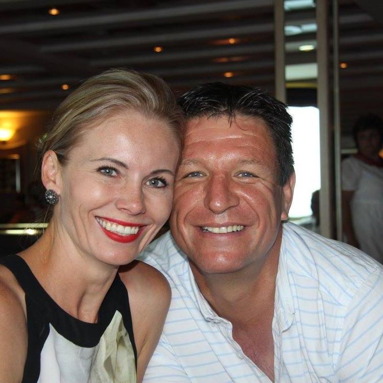'n Vermoedelike massiewe hartaanval het Maandag die lewe van die Vaaldriehoekse sakeman, mnr. Henry Swanepoel, geëis terwyl hy besig was om by Virgin Active in Vanderbijlpark te oefen. Volgens sy familie en vriende is sy dood 'n geweldige skok, veral omdat hy baie fiks was en nog nooit voorheen hartprobleme gehad nie. Hier is hy saam met sy vrou, Gina, eienares van die Plaasklonkies Kleuterskool.