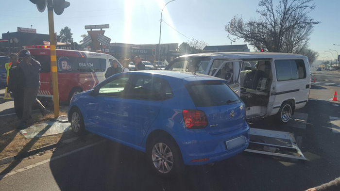 NEWLANDS - Taxi and car collide leaving 15 injured.