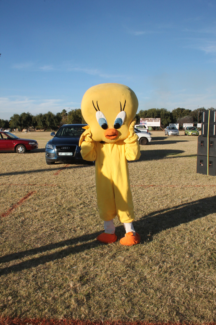 Die SAVF se gelukbringer, Tweety, het 'n belangrike rol tydens die afgelope kinderbeskermingsweek gespeel.