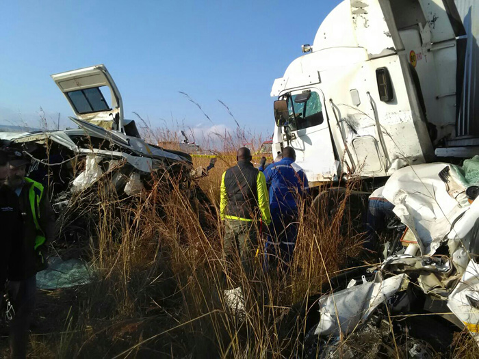 [MACHADODORP] - Bus and truck collide killing eleven, injuring fourteen.