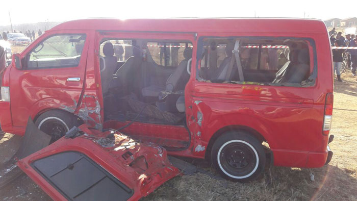 VANDERBIJLPARK - Taxi crashes into bakkie leaving sixteen injured.