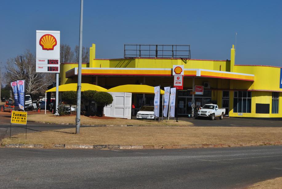 The shell garage where robbery took place
