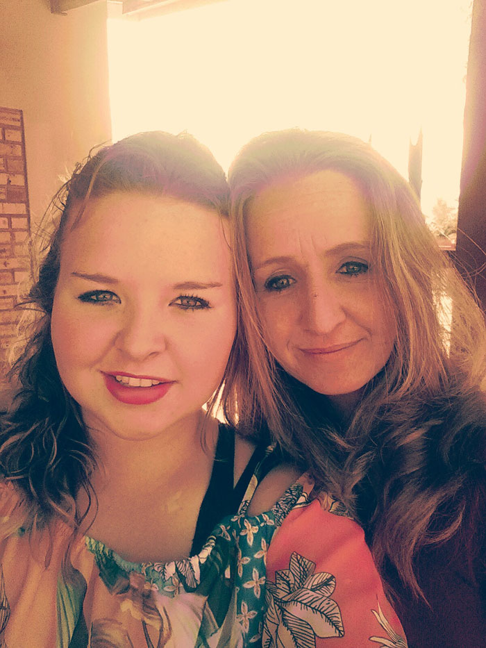 Simoné and Johanna Harman are our second entrants in the Herald's women's month competition. Those who want to vote for them, must write the number "2" on the entry forms that will be printed in this week's edition of the Herald, the newspaper of 31 August.