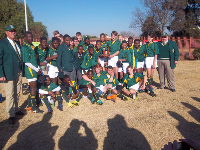 Callies se ster o/14span wat hul liga gewen het met hul afrigters, mnre. SP Le Roux en Mossie Lewitton