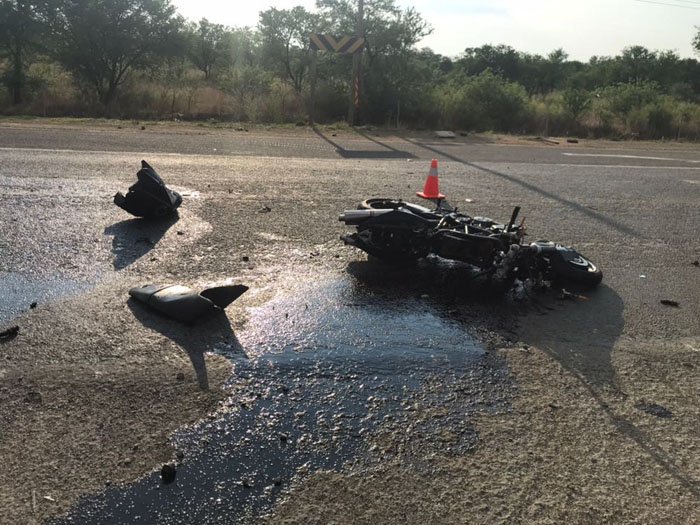 FOCHVILLE - Man killed when motorcycle crashes into truck