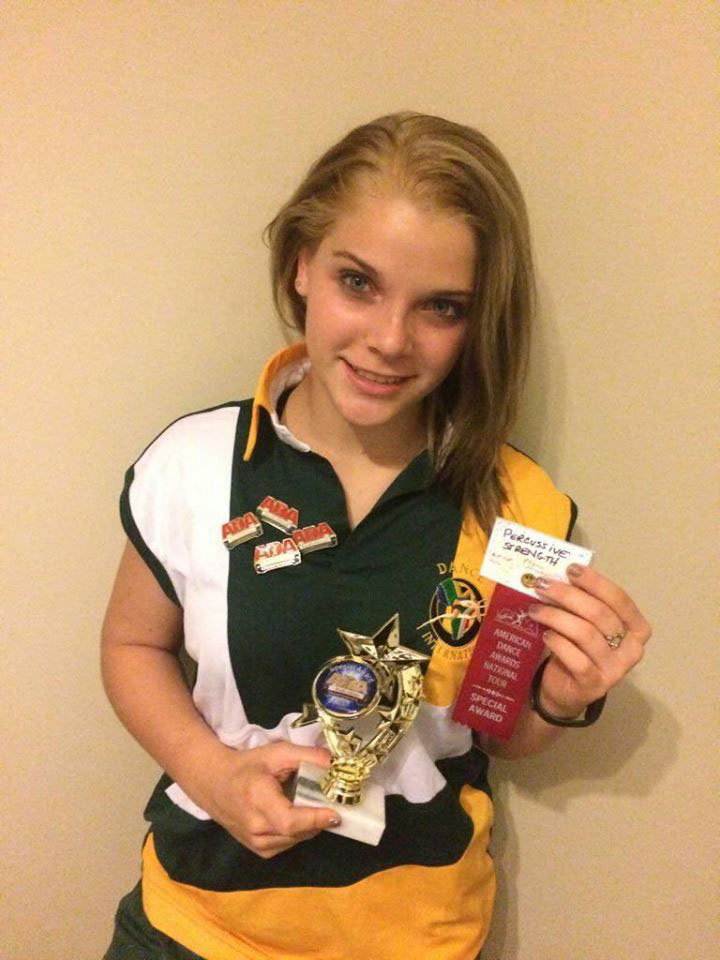 Anellé Arbuckle met van die medaljes wat sy tydens 'n onlangse kompetisie ingepalm het.