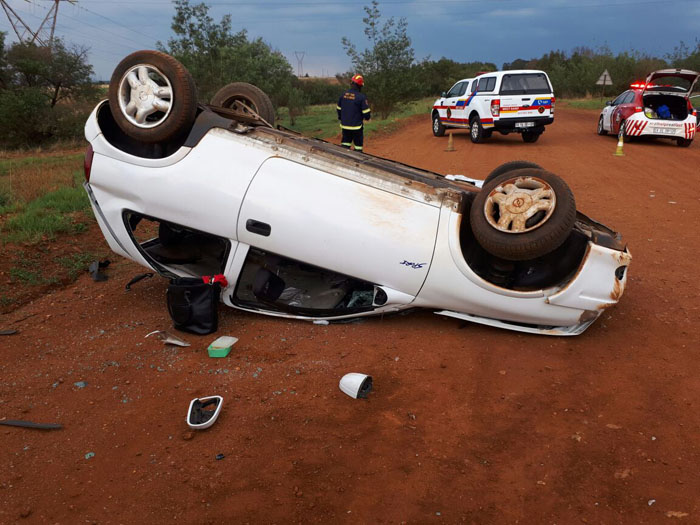 WESTONARIA - Vehicle rollover leaves one dead four injured.