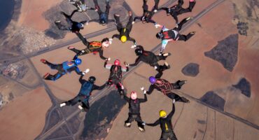 Female skydivers break national record