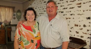 Hannelie en Jan Schoonraad, wat die aksie Our Town Fochville begin het om die dorp op te hef.