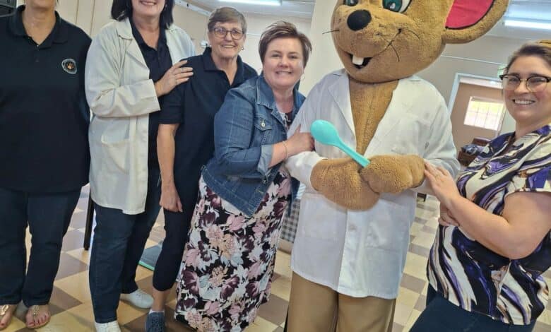 Piet Tande het seker gemaak dat oud en jonk die belangrikheid van mondhigiëne leer.