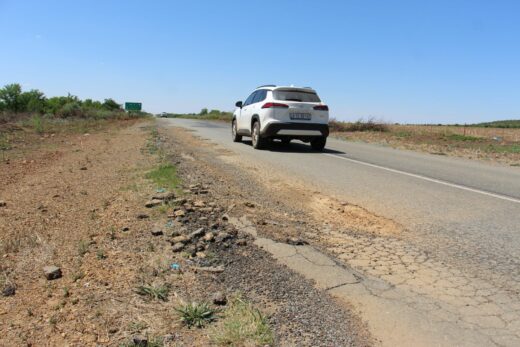 The sides of the Raathskraal Road are crumbling in places.