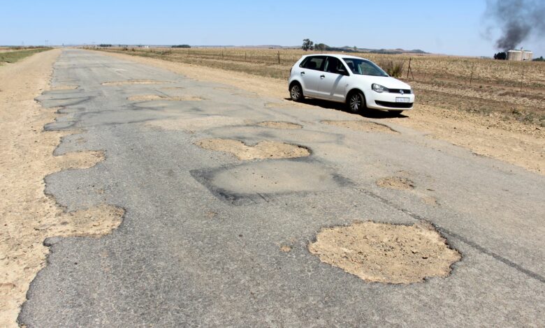 The section of Station Road near the R54 is still in such a bad state that motorists have to drive on the side of the road.