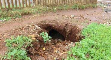 The sinkhole is now stretching to under the fence separating Khutsong South and the big storm water canal next to it.