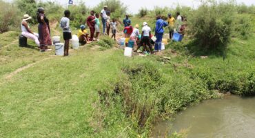 Desperate residents were forced to get water from a small well next to the Loopspruit in Kokosi previously. The new settlement has already started to put water back in taps in Kokosi.