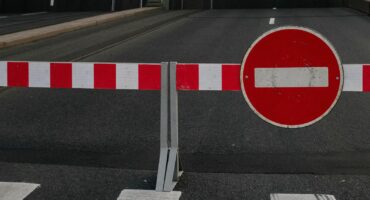 Watch out at closed road. Illustration photo: Pexels.