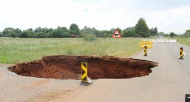 The big sinkhole that collapsed into the R500 .