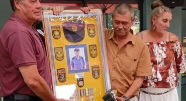 The Acting Station Commander Colonel Wessel Prinsloo (left) handed over a special gift to Warrant Officer Eddie Kuhn. Photo: Supplied