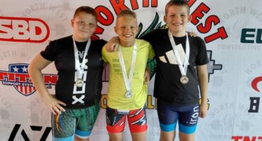 Zander Esterhuizen, Johnny Rudolph en Dre Smith het ons omgewing se naam hoog gehou tydens die SA Kragoptel-kampioenskap. Foto: Verskaf