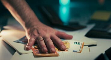 Illustration photo: Jakub Zerdzicki for Pexels