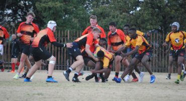 Spelers van Scorpions Saterdag teen die Soweto Eagles in aksie.