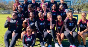 Die Warriors-netbalspelers staan vir niemand terug nie. Foto: Verskaf