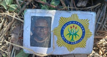 The fake police ID was found close to the murdered victim. Anyone who recognises the man in this photo must immediately contact the police in Carletonville.