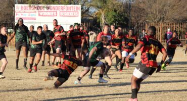 Die Scorpions-rugbyklub se spanne het verlede naweek op die veld 'n dapper stryd geveg teen die Union Knights. "Ons het begin met ons tweede rondte. Ons ouens het regtig goed gespeel en ons eerste span kruip al hoe nader aan 'n wen," sê die klub se bestuurder, Joe Bosch. Die o19-span was die sterre van die naweek. Hulle was die enigste span wat die Union Knights kon troef toe hulle die wedstryd met 'n indrukwekkende telling van 34-17 in hul guns beklink het. Die eerste span moes uiteindelik die knie buig met 'n telling van 26–34. Die tweede span moes eweneens die aftog blaas nadat hulle met 7–59 verloor het, terwyl die o21-span ongelukkig ook met 'n telling van 15–45 die knie moes buig.