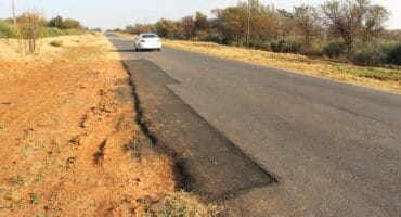 Here a new patch of tar seem to have been laid on a section of the road that was recently re-tarred. Photo: Adele Louw (Fochville and Carletonville Herald)