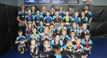 Die Fight St vegters wat die afgelope naweek medaljes ingepalm het, is voor Luke Weston (twee silwer en ‘n brons medalje), Luandre Setan (twee silwer en ‘n brons), Alet van Winkel (bestuurder met die toffee vir die meeste vegters), Eliyah van der Walt (drie brons) en Melihe Dudzus (drie silwer). In die tweede ry is Marques Dudzus (drie goud), BG Janse van Vuuren (twee brons), Jessi Kolbe (goud en twee silwer), Ziaan Paich (drie goud), Hartwich Kirsten (twee goud en brons) en Hennie Rademeyer (drie silwer). In die derde ry is Bea Koen (goud en twee silwer), Emma Botha (twee goud en silwer), Lihan Steyn (brons), Jaycee Paich (silwer en brons), Alenke de Beer (twee goud en silwer) en Anke Strydom (twee goud en drie silwer). In die vierde ry is Sumari-May Eddie (drie goud en silwer), Kaitlyn Botha (twee goud en silwer), Owen Dudzus (drie goud), Janco Kolbe (drie silwer), Luhann Kirsten (drie brons), Marieke Janse van Vuuren (drie goud) en Mardorette Steyn (afrigter). Agter is Albert Wright (goud en silwer), Chané Dudzus (afrgter), Shihan Chimmy van Winkel, Colette Paich (afrigter), Charmaine Venter (goud), Org Janse van Vuuren (afrigter) en Francois Ackerman (afrigter). Foto: Adele Louw (Carletonville and Fochville Herald)