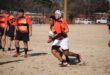 'n Speler van die Scorpions hou die bal uit sy opponente se hande. Foto: Verskaf