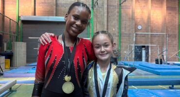 Caylee Menezes en Tlotlang Mokhahle het medaljes ingepalm.