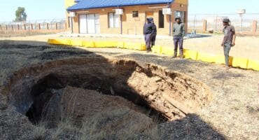 The growing sinkhole at the Khutsong reservoir. Photo: Adele Louw (Carletonville and Fochville Herald.)