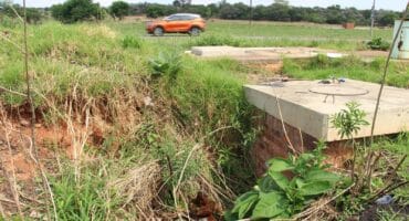 The leak is situated at the same place where sinkholes occurred previously.