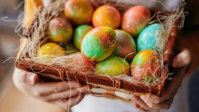 How to make multi-coloured eggs for Easter