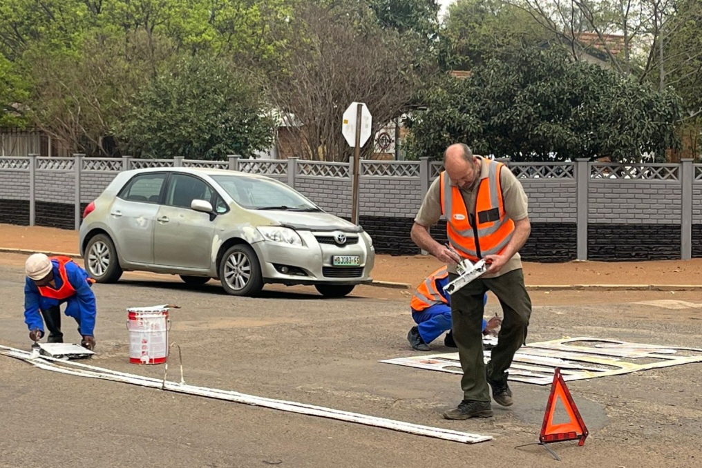 Verbleik Viljoenskroon-tak verf padmerkers by 19 stopstrate | Parys Gazette
