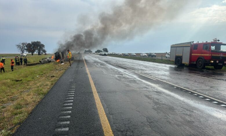 Die botsingstoneel op die N1 tussen Rooiwal en Heuningspruit